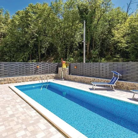 Nice Home In Jurdani With 4 Bedrooms, Wifi And Outdoor Swimming Pool *