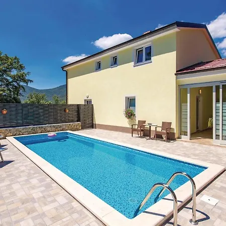 Nice Home In Jurdani With 4 Bedrooms, Wifi And Outdoor Swimming Pool * Jurdani