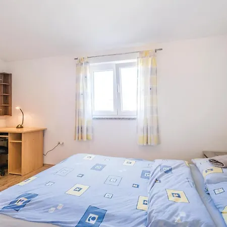 Nice Home In Jurdani With 4 Bedrooms, Wifi And Outdoor Swimming Pool Ferienhaus